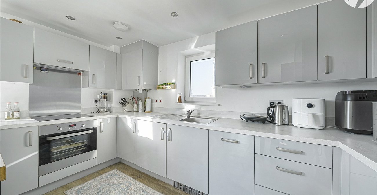 2 bedroom property for sale in Castle Hill | Robinson Jackson