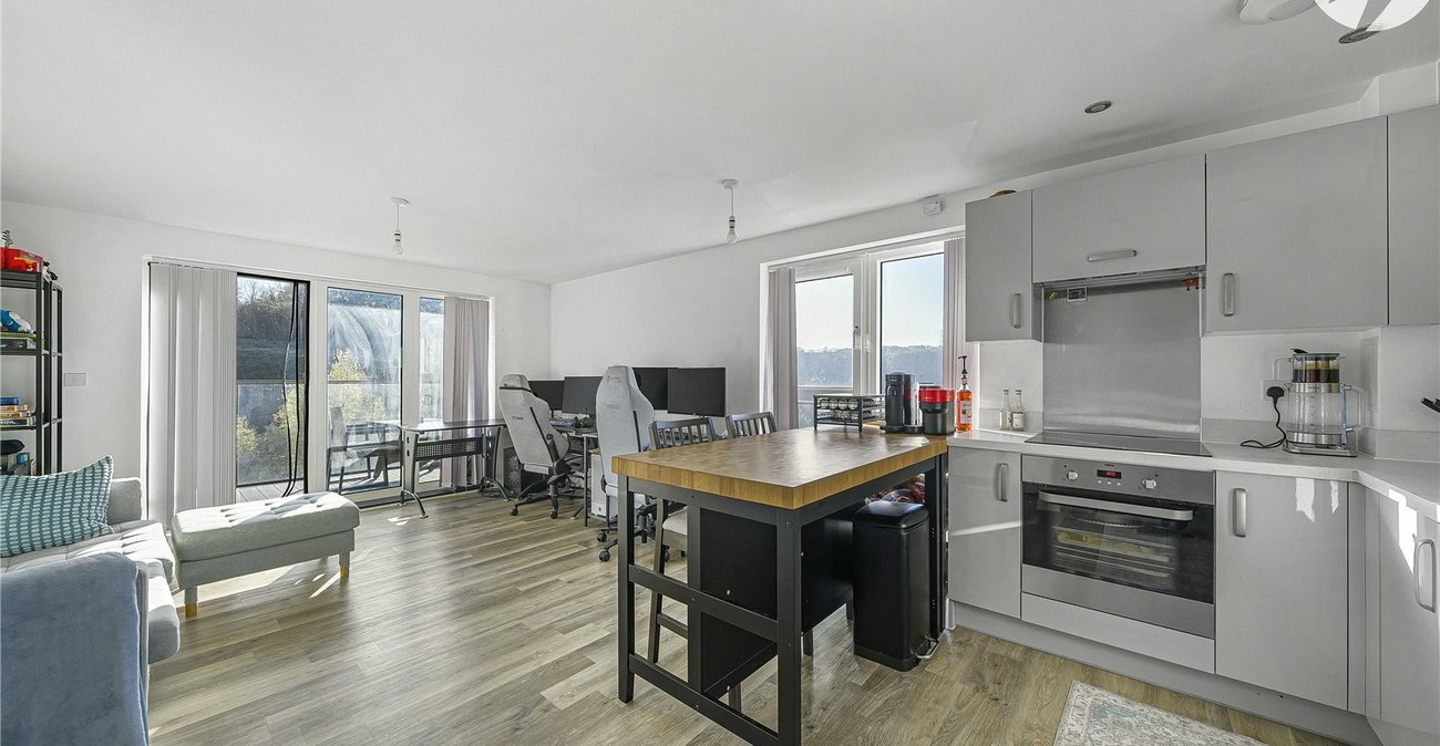 2 bedroom property for sale in Castle Hill | Robinson Jackson