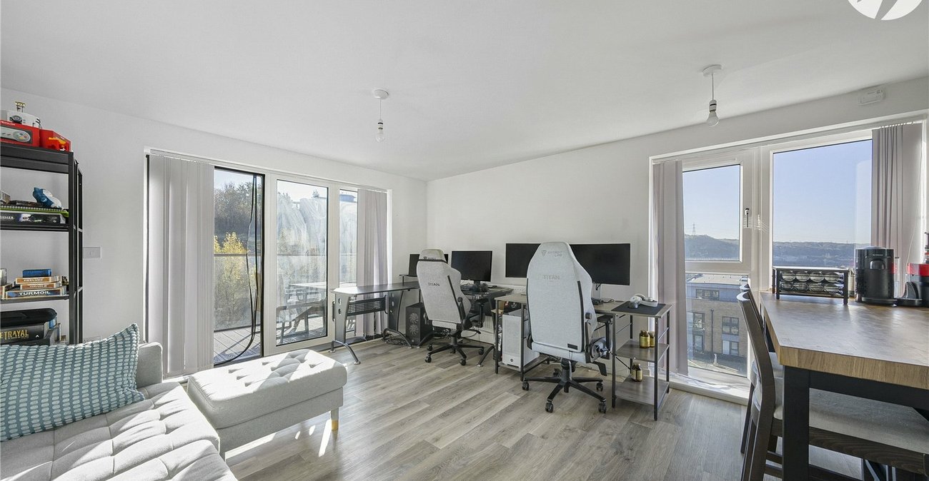 2 bedroom property for sale in Castle Hill | Robinson Jackson