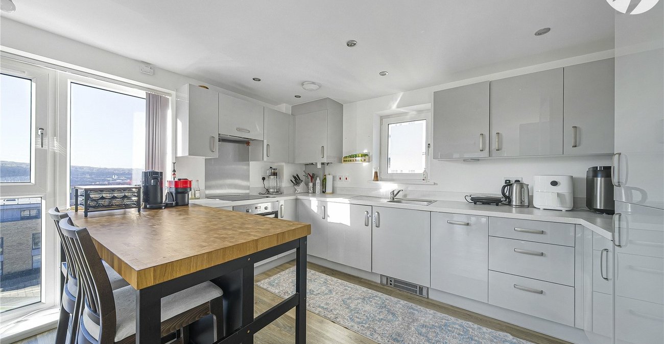 2 bedroom property for sale in Castle Hill | Robinson Jackson