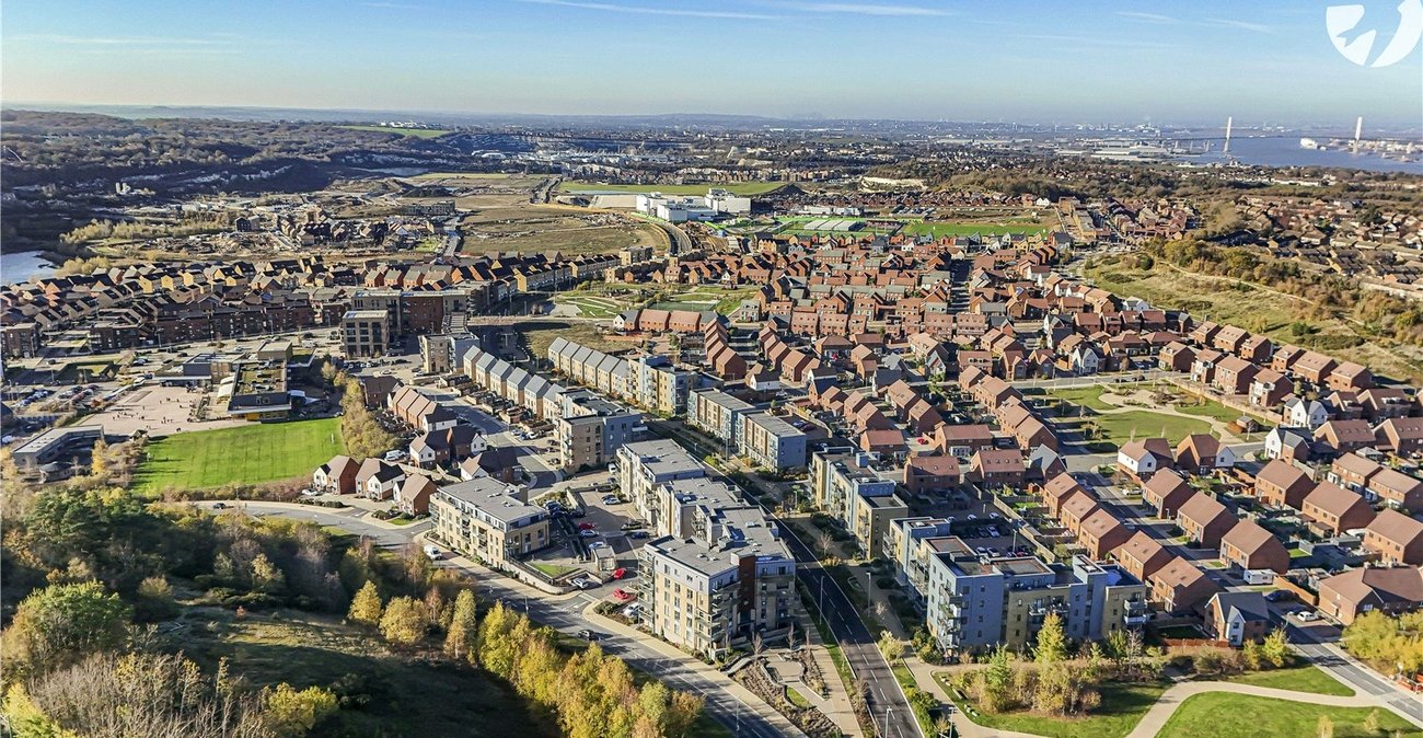 2 bedroom property for sale in Castle Hill | Robinson Jackson