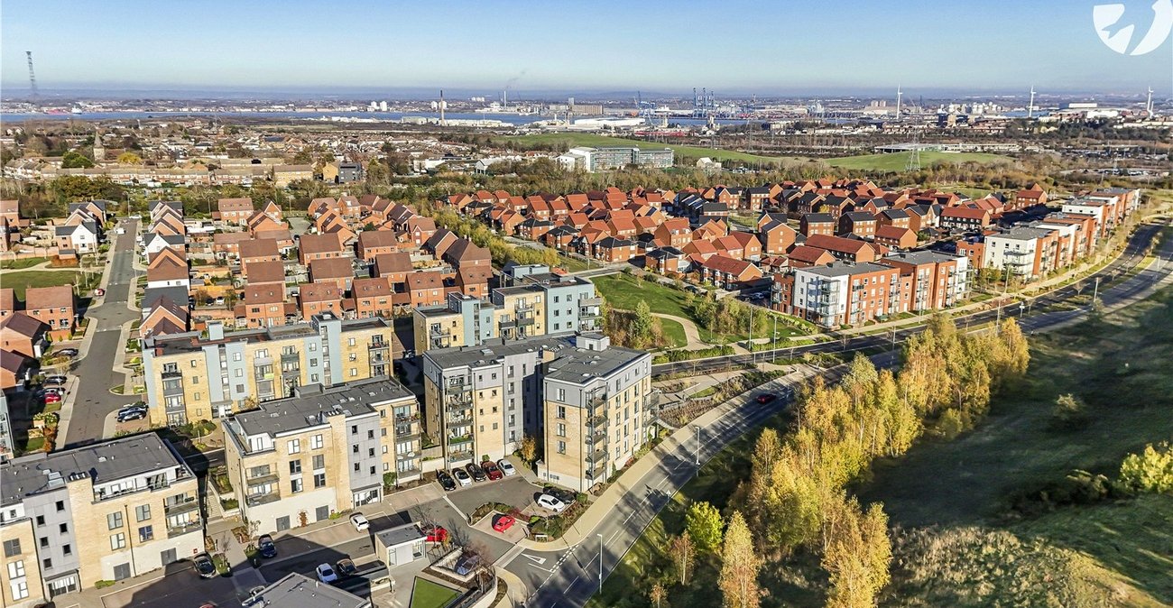 2 bedroom property for sale in Castle Hill | Robinson Jackson