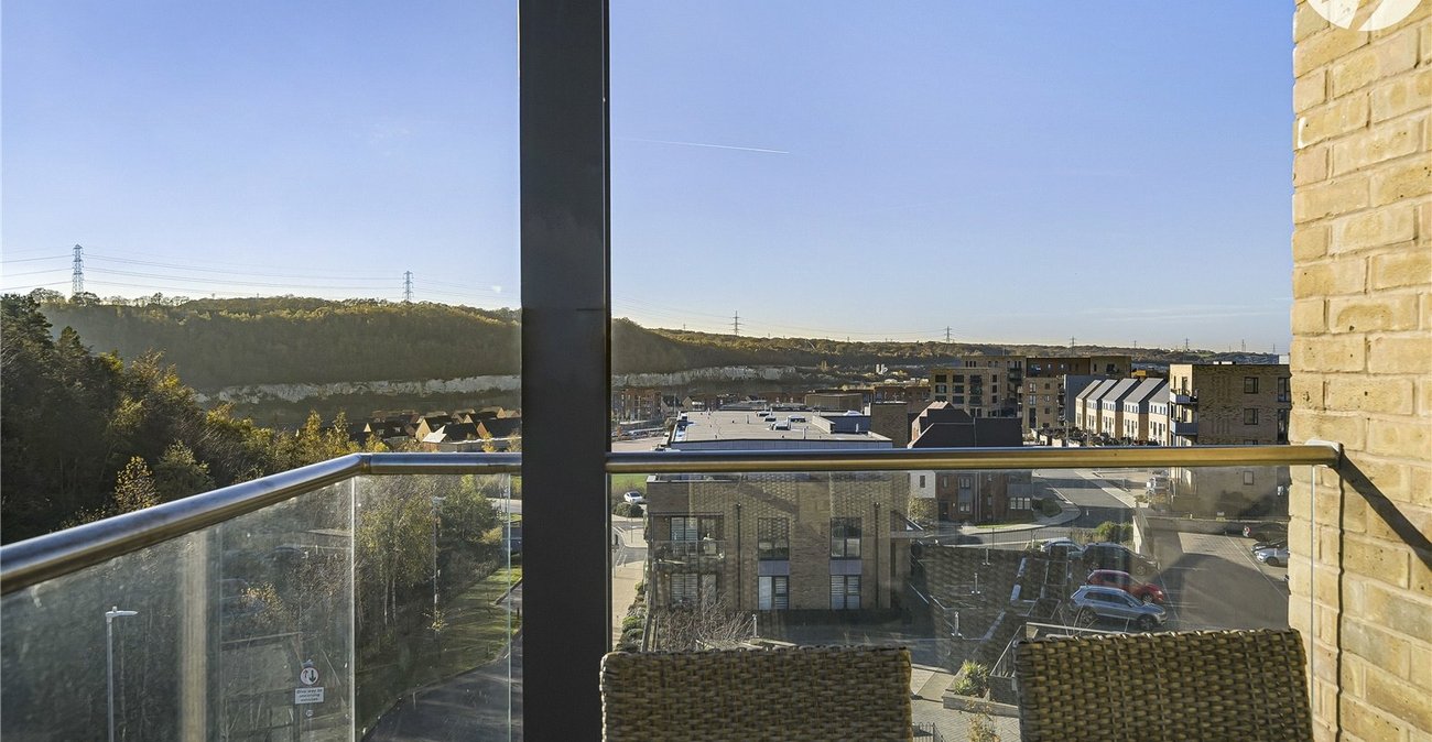 2 bedroom property for sale in Castle Hill | Robinson Jackson