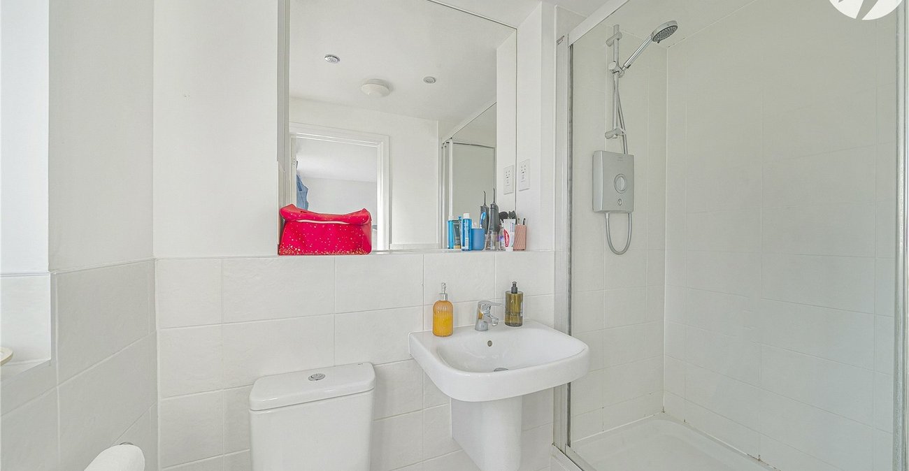 2 bedroom property for sale in Castle Hill | Robinson Jackson