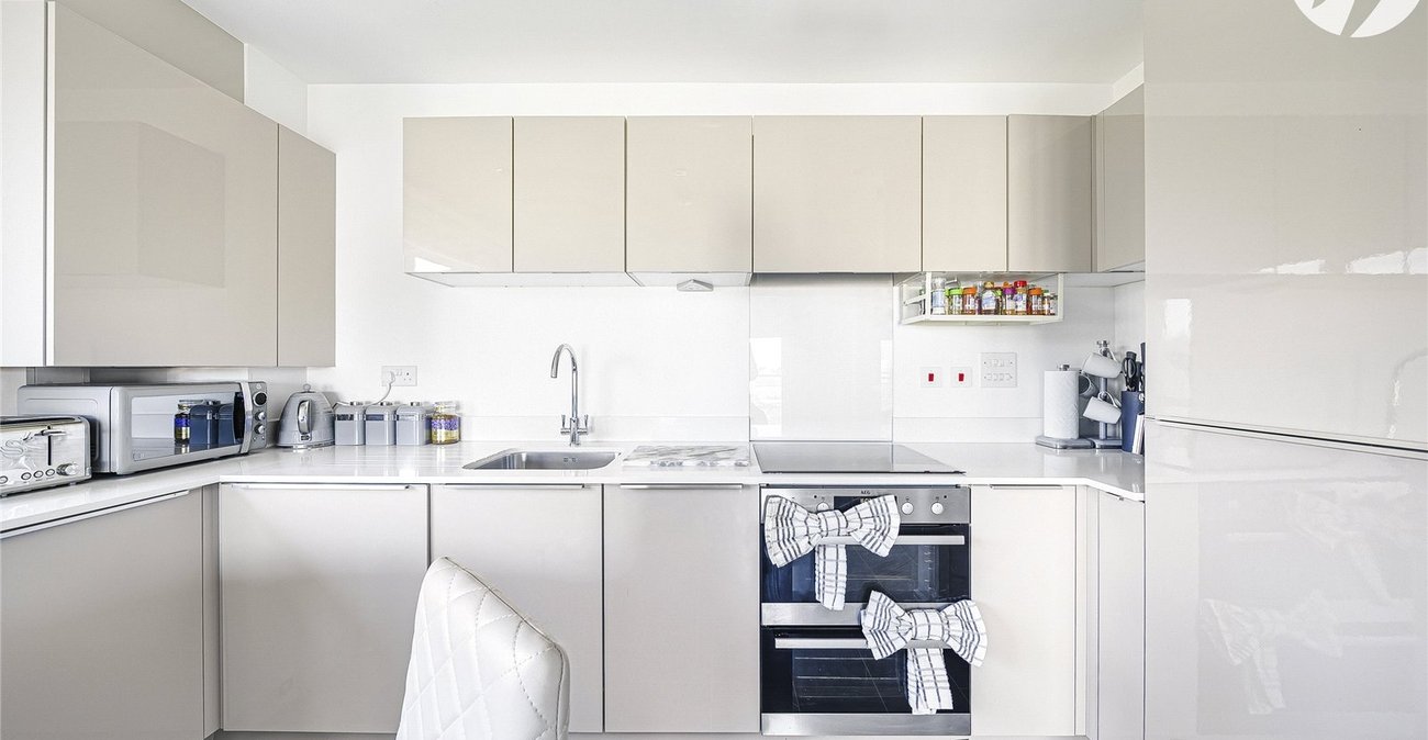 2 bedroom property for sale in Castle Hill | Robinson Jackson