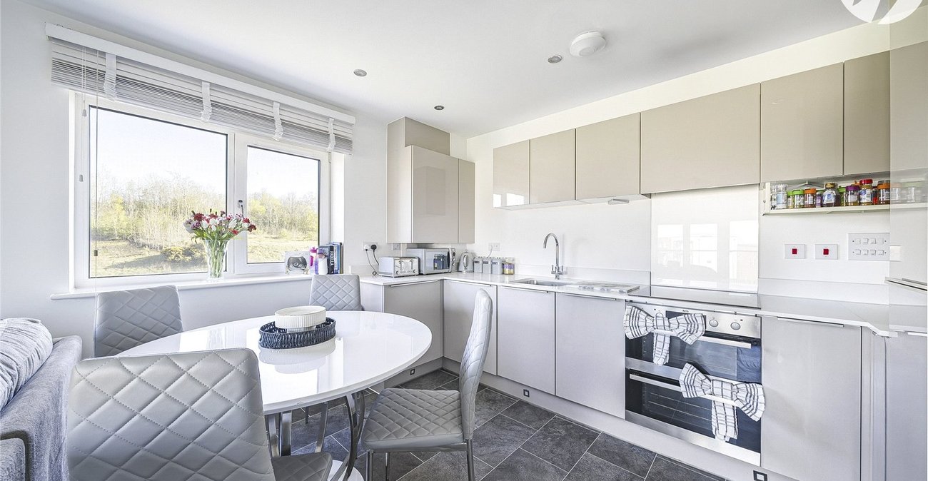 2 bedroom property for sale in Castle Hill | Robinson Jackson