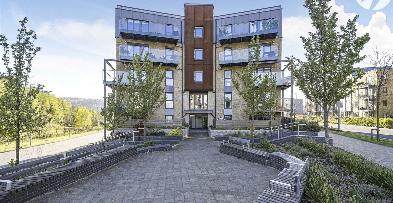 2 bedroom property for sale in Castle Hill | Robinson Jackson