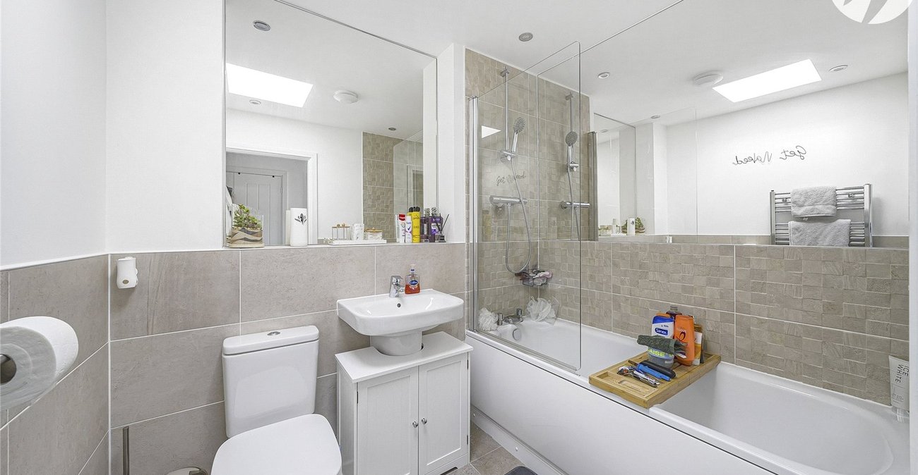2 bedroom property for sale in Castle Hill | Robinson Jackson