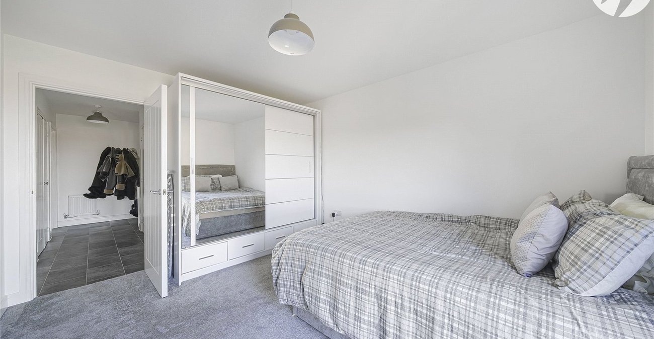 2 bedroom property for sale in Castle Hill | Robinson Jackson