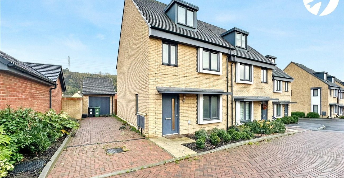 4 bedroom house for sale in Ebbsfleet Valley | Robinson Jackson