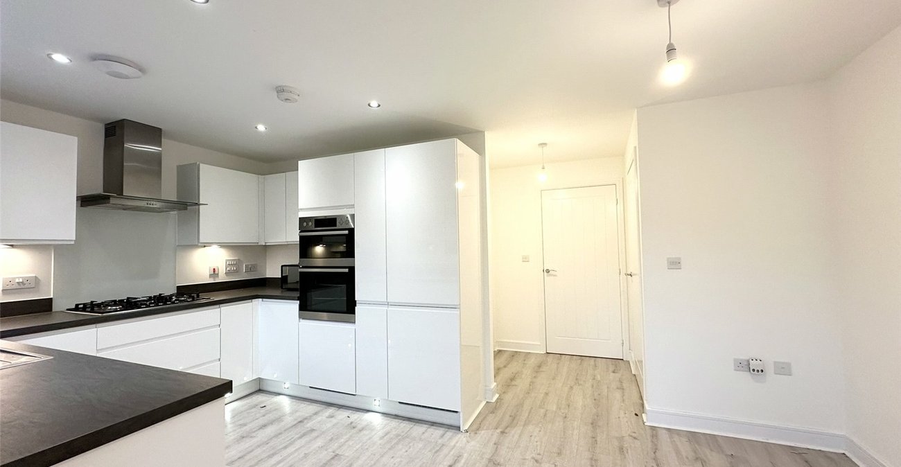 4 bedroom house for sale in Ebbsfleet Valley | Robinson Jackson