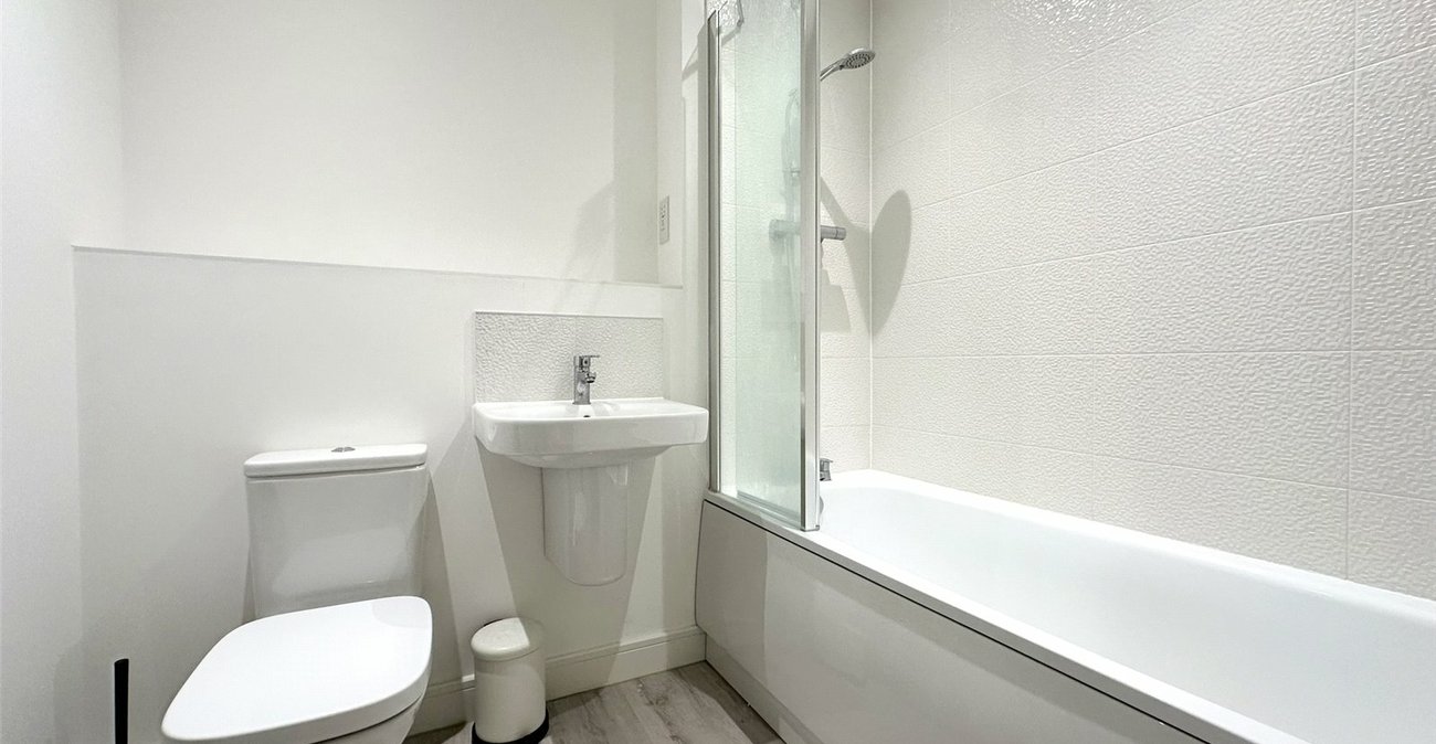 4 bedroom house for sale in Ebbsfleet Valley | Robinson Jackson