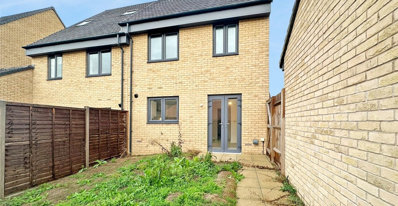 4 bedroom house for sale in Ebbsfleet Valley | Robinson Jackson