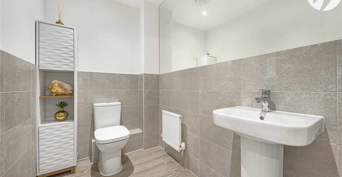 4 bedroom house for sale in Ebbsfleet Valley | Robinson Jackson