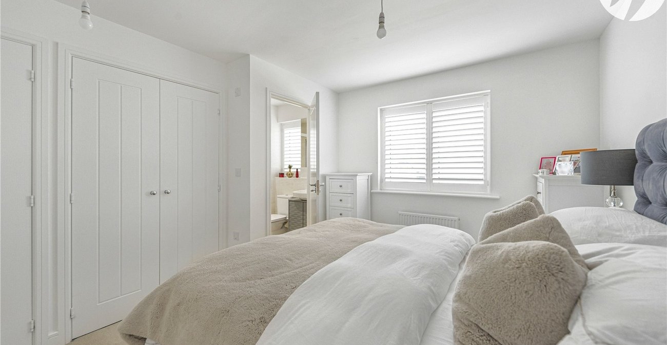 4 bedroom house for sale in Ebbsfleet Valley | Robinson Jackson