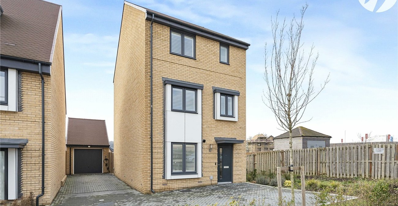 4 bedroom house for sale in Ebbsfleet Valley | Robinson Jackson