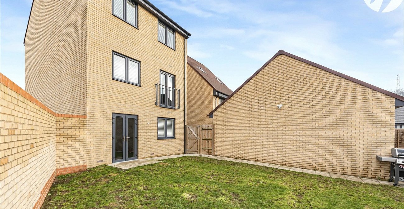 4 bedroom house for sale in Ebbsfleet Valley | Robinson Jackson