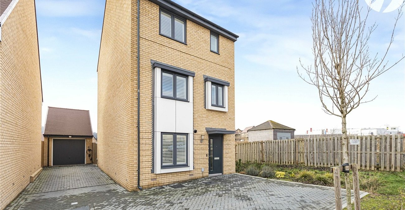 4 bedroom house for sale in Ebbsfleet Valley | Robinson Jackson
