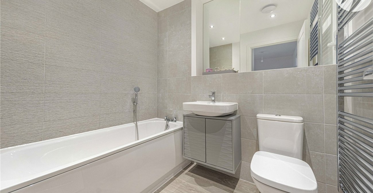 4 bedroom house for sale in Ebbsfleet Valley | Robinson Jackson