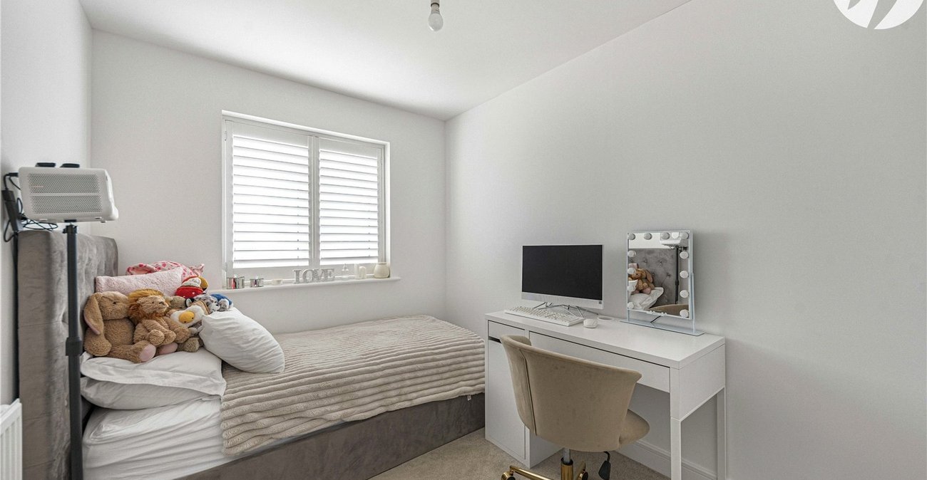 4 bedroom house for sale in Ebbsfleet Valley | Robinson Jackson