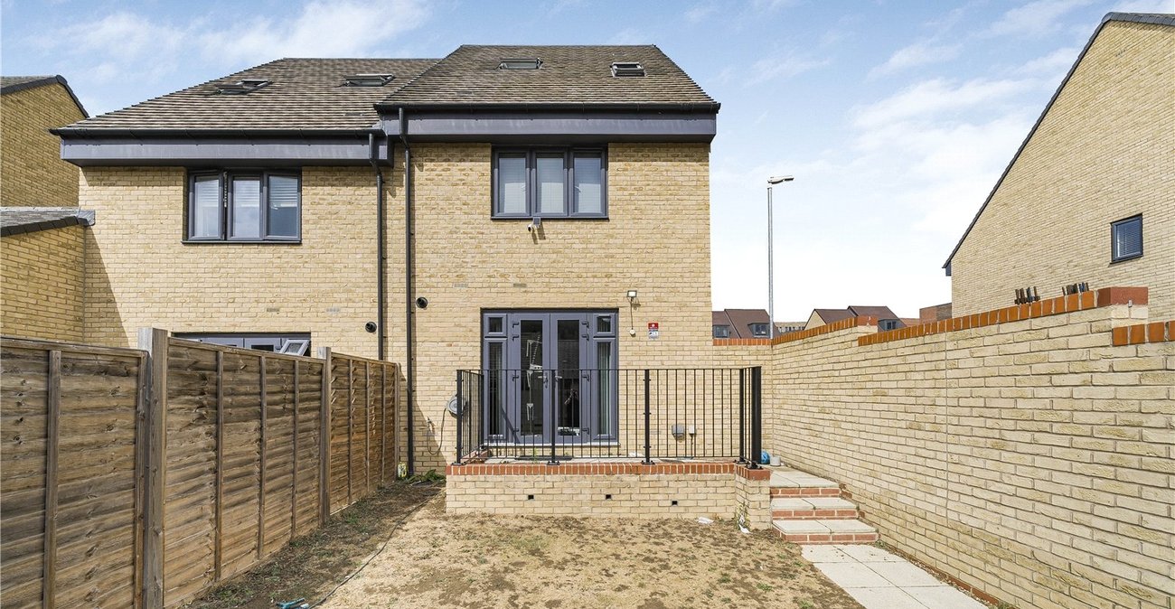 3 bedroom property for sale in Ebbsfleet Valley | Robinson Jackson