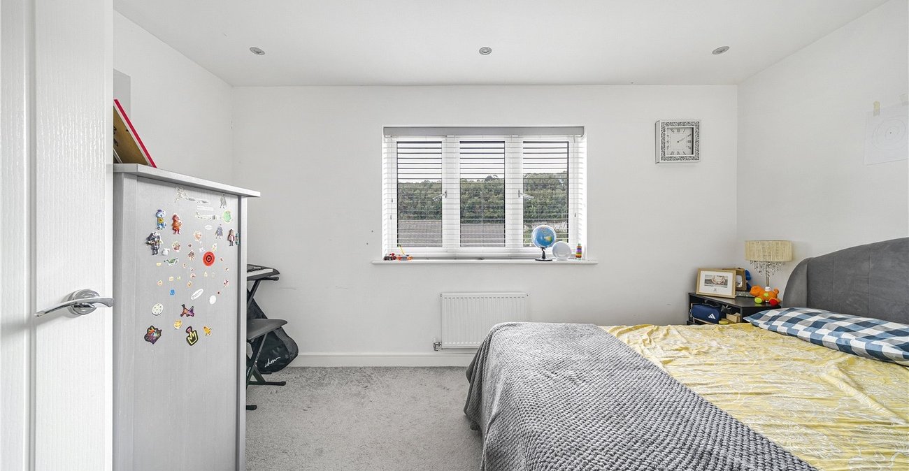 3 bedroom property for sale in Ebbsfleet Valley | Robinson Jackson