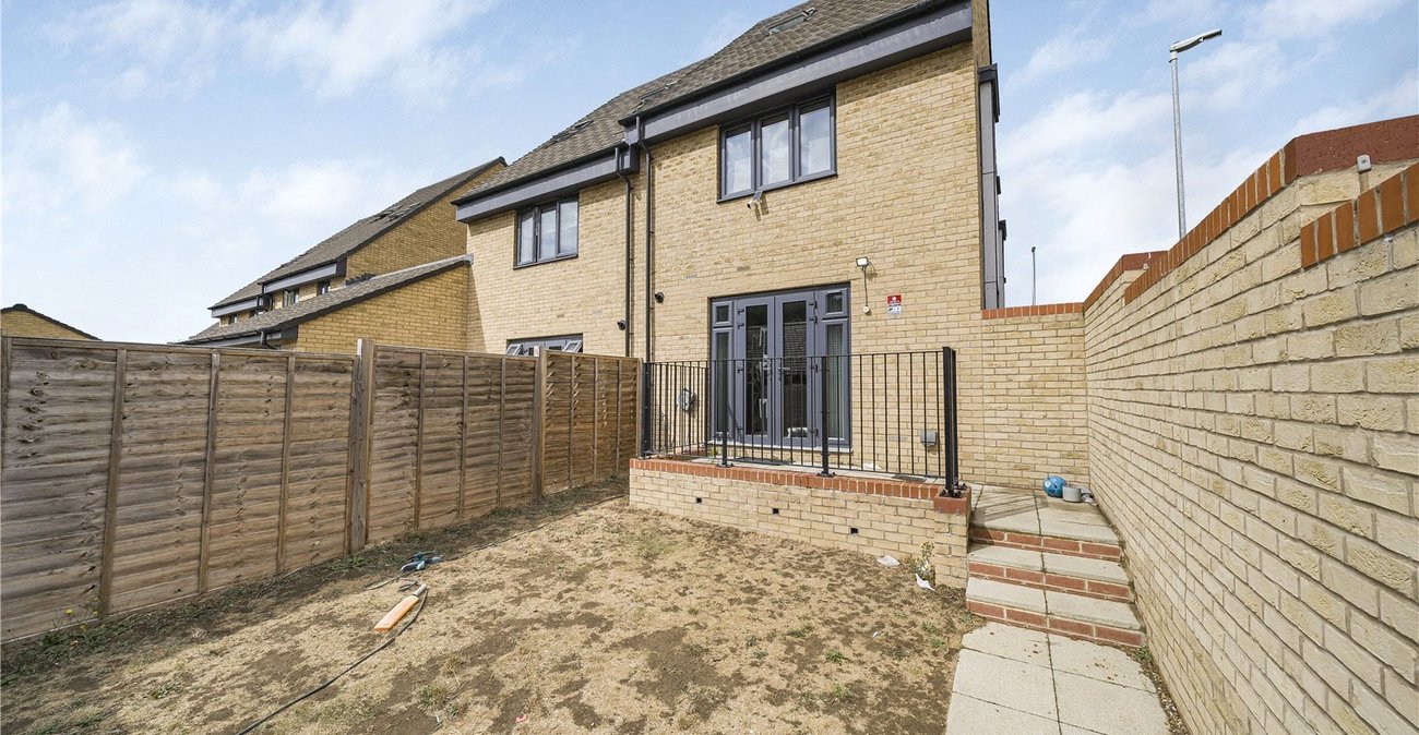 3 bedroom property for sale in Ebbsfleet Valley | Robinson Jackson