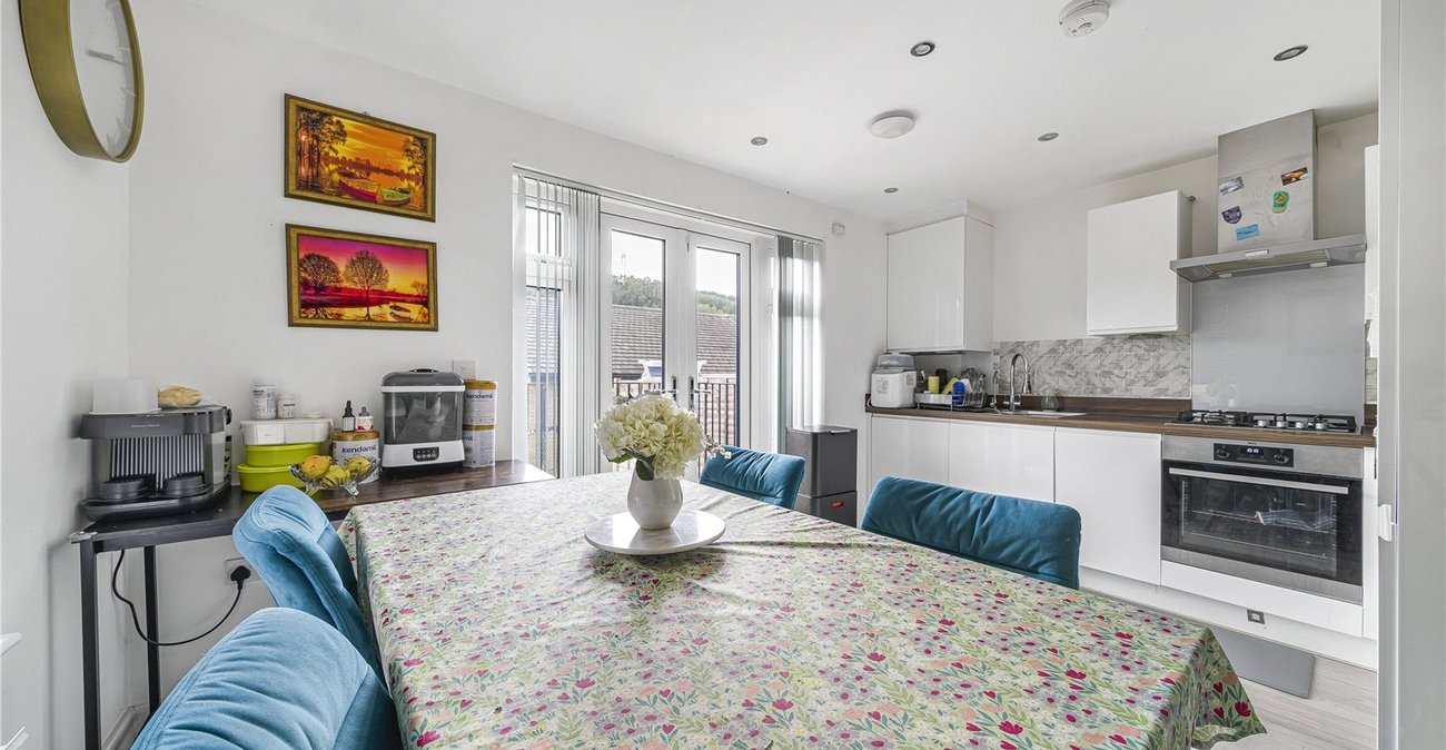 3 bedroom property for sale in Ebbsfleet Valley | Robinson Jackson