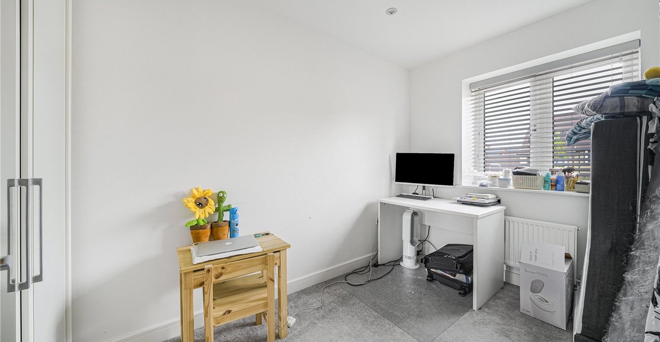 3 bedroom property for sale in Ebbsfleet Valley | Robinson Jackson