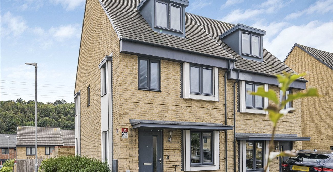 3 bedroom property for sale in Ebbsfleet Valley | Robinson Jackson