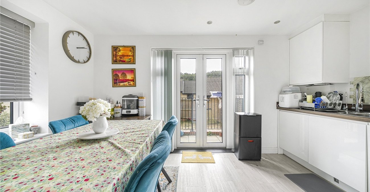 3 bedroom property for sale in Ebbsfleet Valley | Robinson Jackson