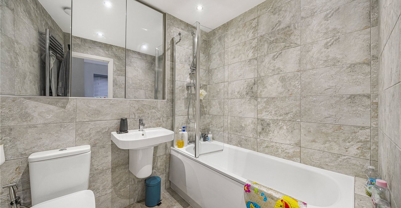 3 bedroom property for sale in Ebbsfleet Valley | Robinson Jackson