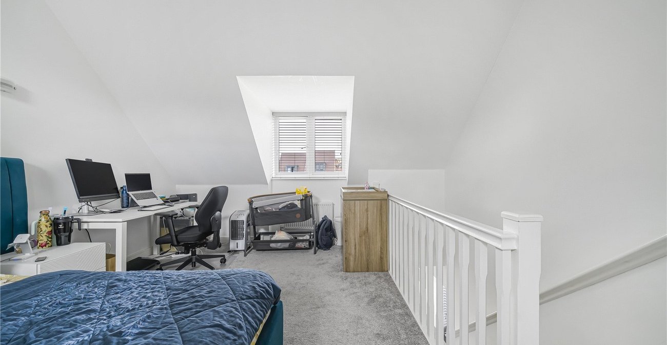 3 bedroom property for sale in Ebbsfleet Valley | Robinson Jackson