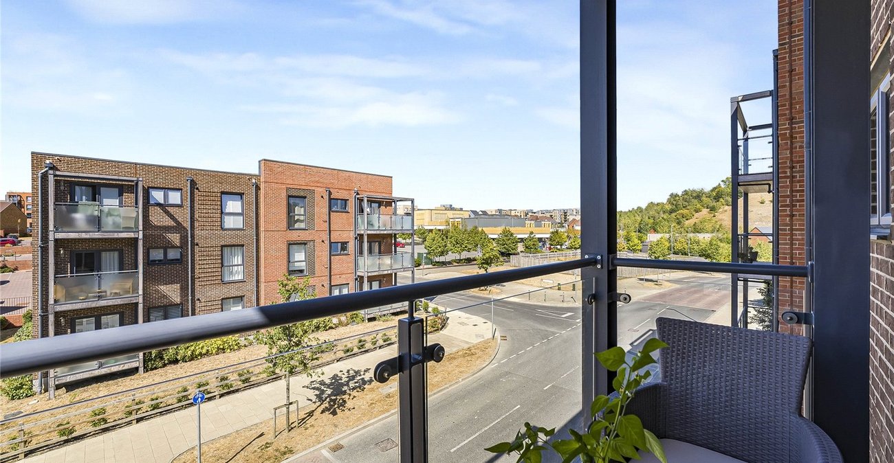 2 bedroom property for sale in Ebbsfleet Valley | Robinson Jackson