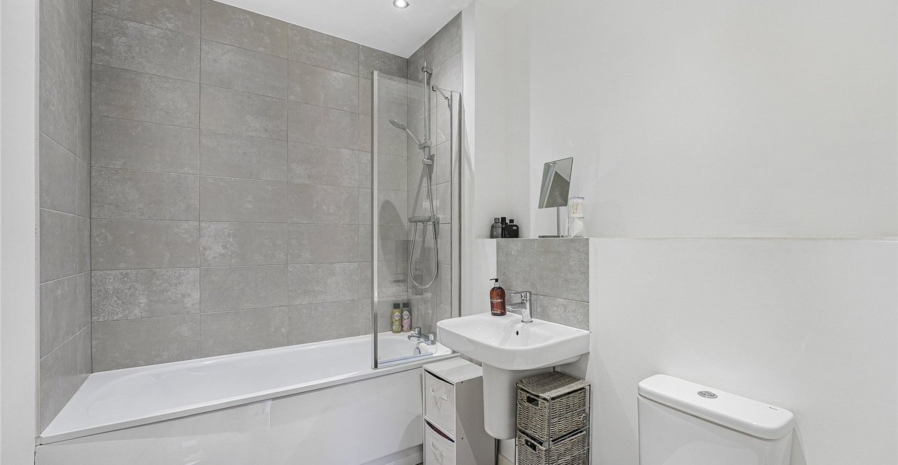 2 bedroom property for sale in Ebbsfleet Valley | Robinson Jackson