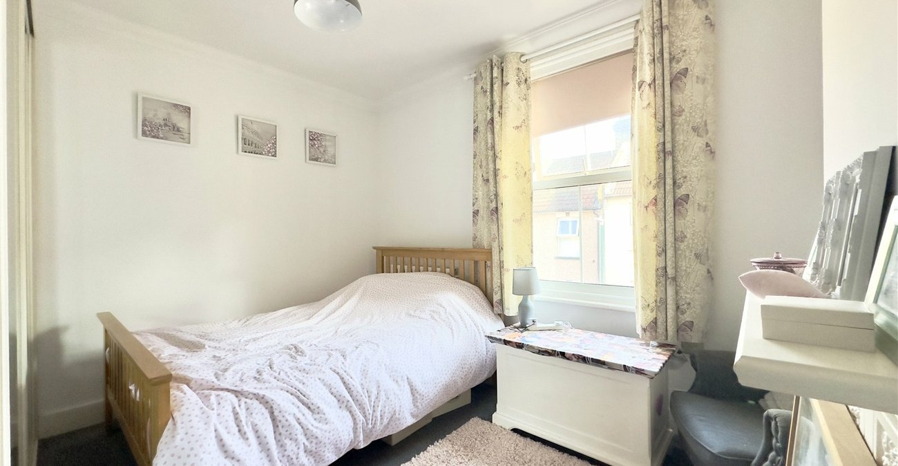 2 bedroom house for sale in Greenhithe | Robinson Jackson