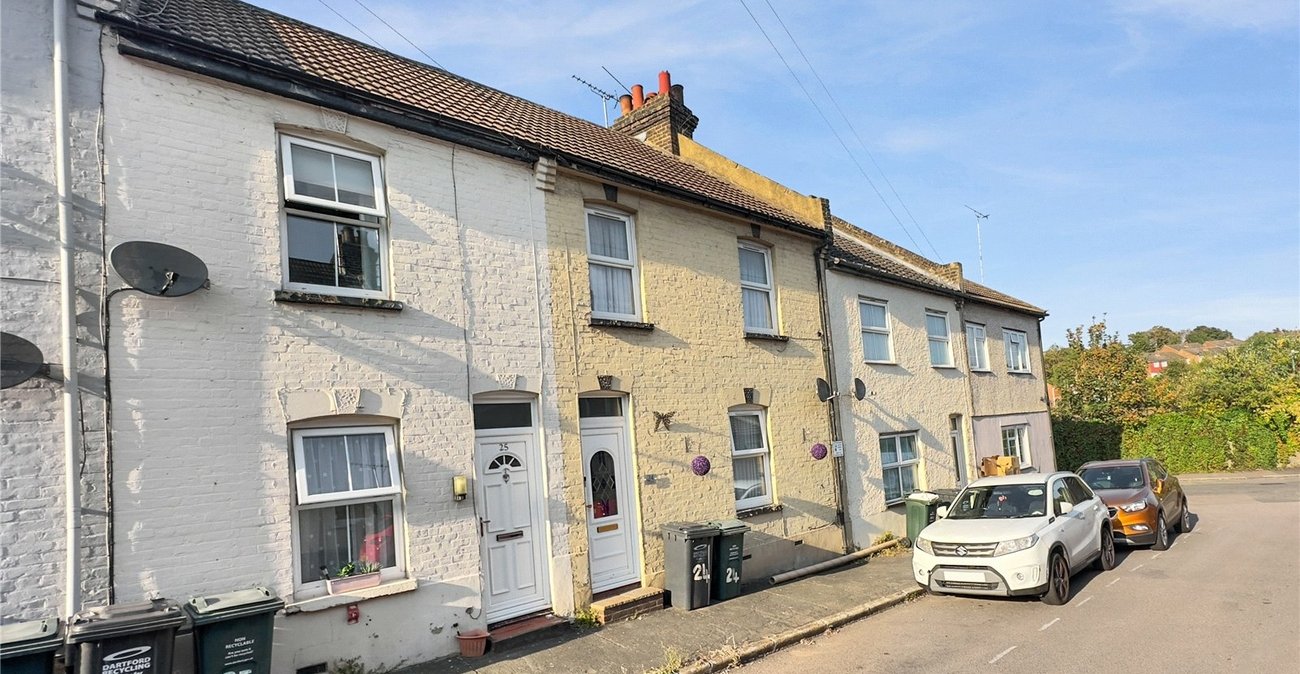 2 bedroom house for sale in Greenhithe | Robinson Jackson