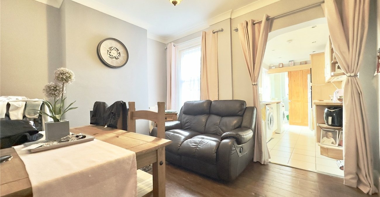 2 bedroom house for sale in Greenhithe | Robinson Jackson