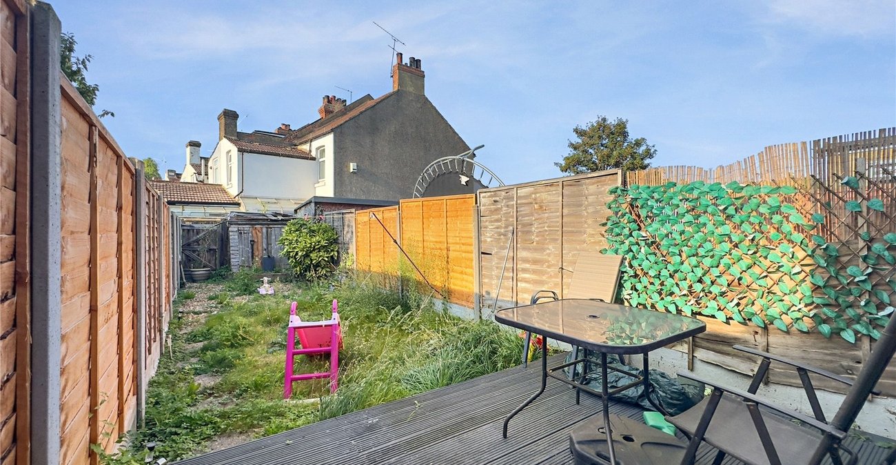 2 bedroom house for sale in Greenhithe | Robinson Jackson