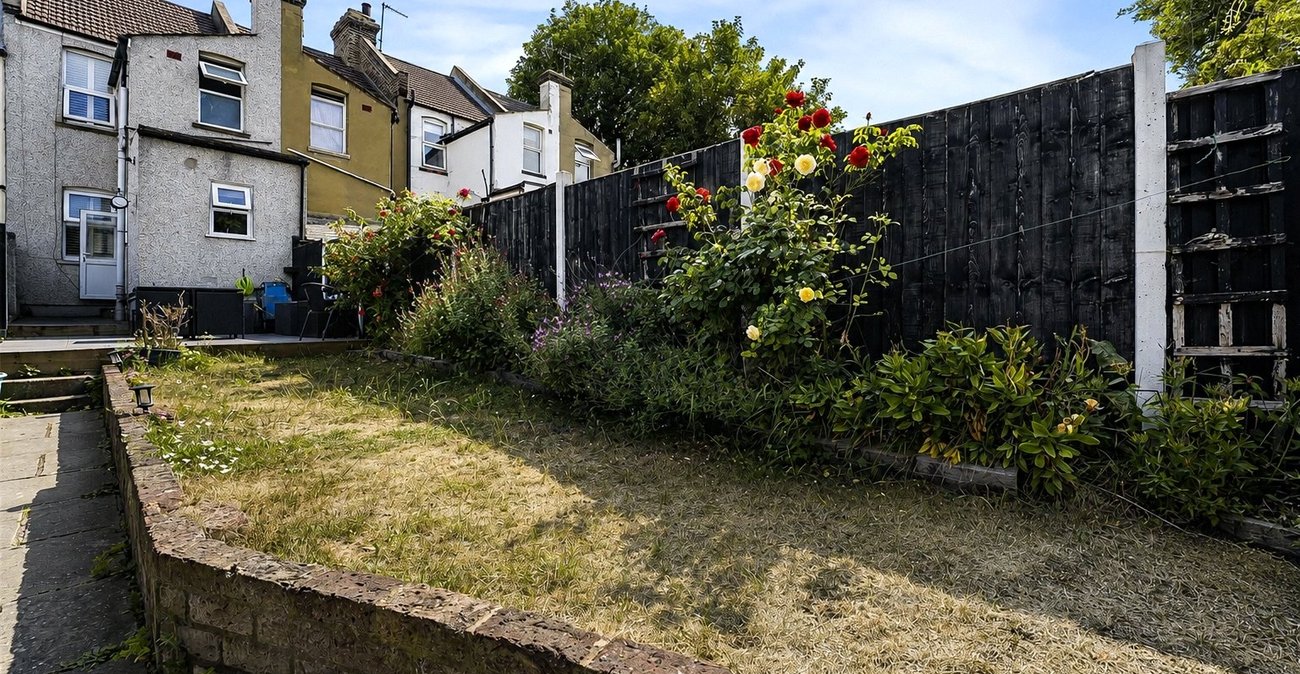 2 bedroom house for sale in Greenhithe | Robinson Jackson