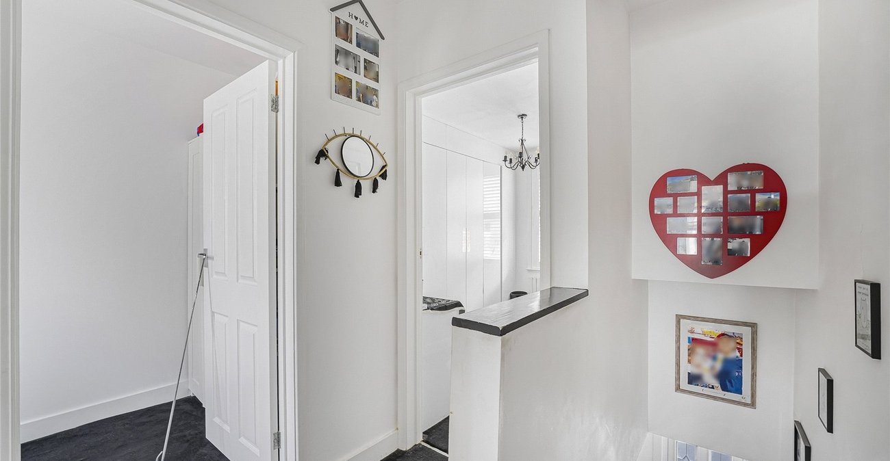 2 bedroom house for sale in Greenhithe | Robinson Jackson