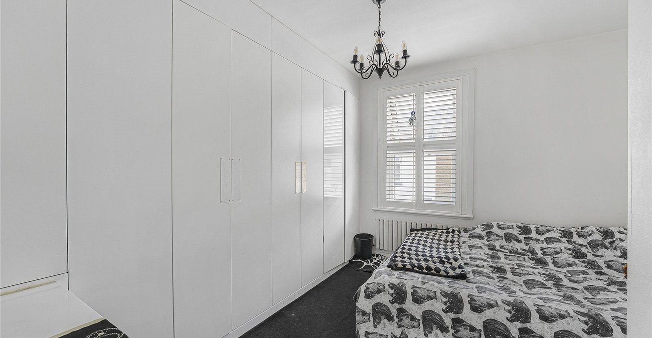 2 bedroom house for sale in Greenhithe | Robinson Jackson