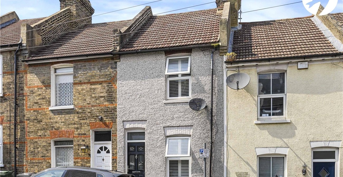 2 bedroom house for sale in Greenhithe | Robinson Jackson