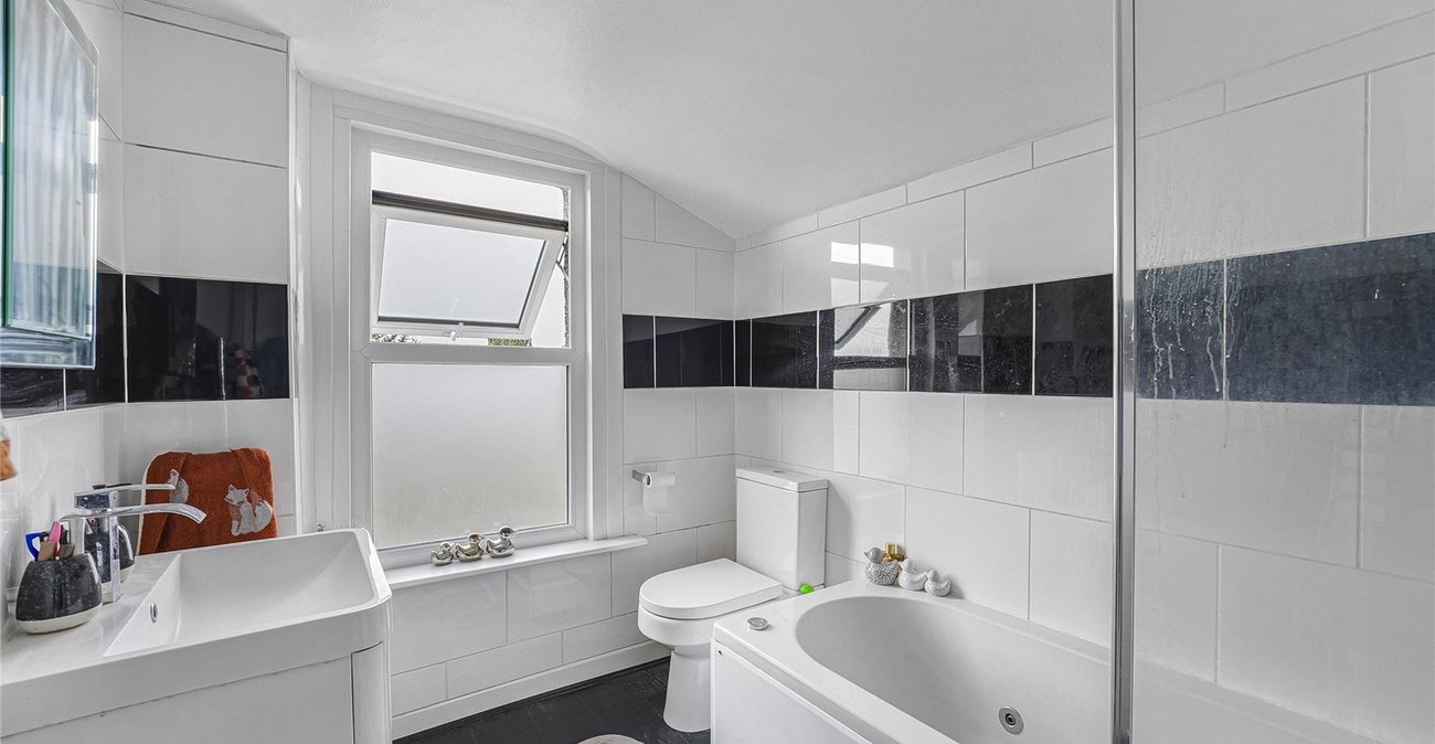 2 bedroom house for sale in Greenhithe | Robinson Jackson