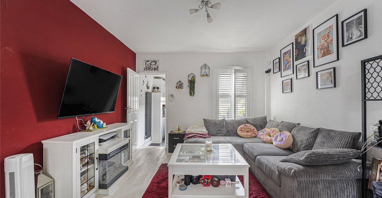 2 bedroom house for sale in Greenhithe | Robinson Jackson