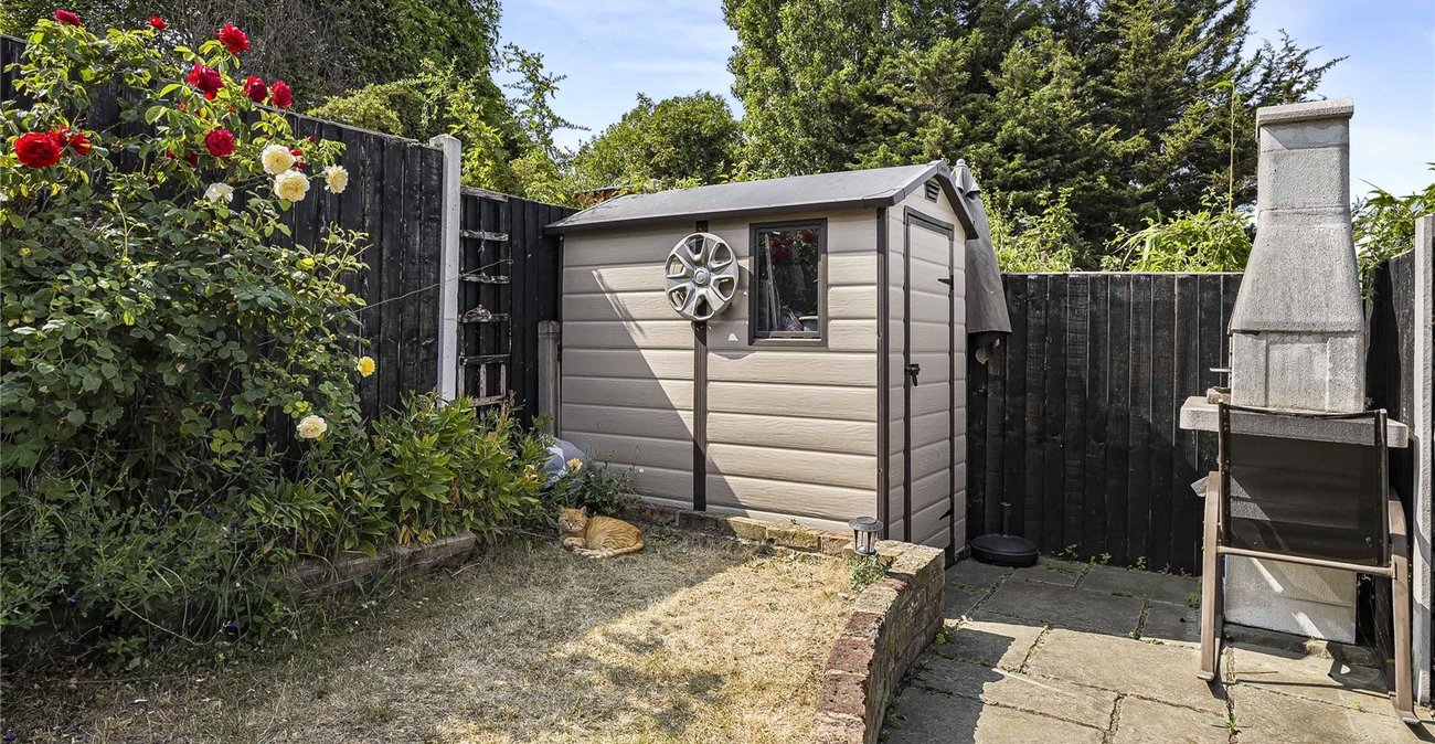 2 bedroom house for sale in Greenhithe | Robinson Jackson