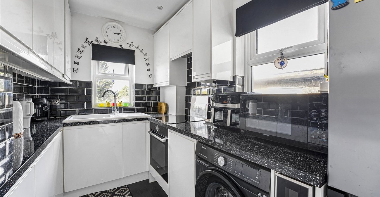 2 bedroom house for sale in Greenhithe | Robinson Jackson