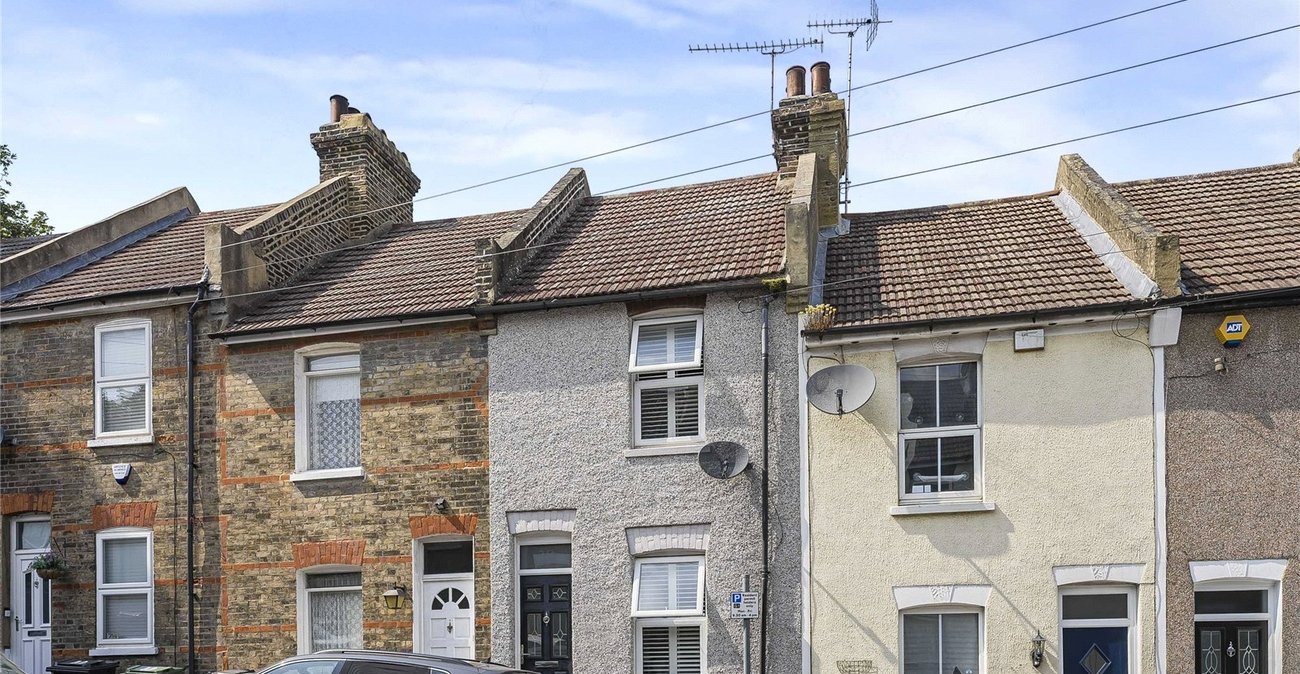 2 bedroom house for sale in Greenhithe | Robinson Jackson