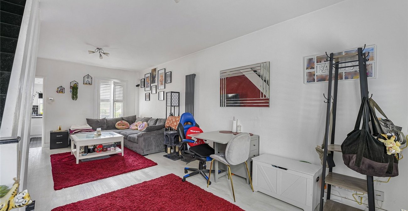 2 bedroom house for sale in Greenhithe | Robinson Jackson