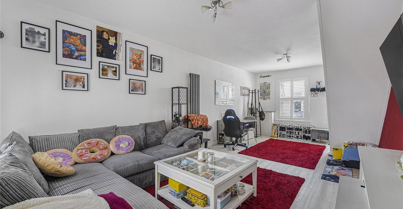 2 bedroom house for sale in Greenhithe | Robinson Jackson